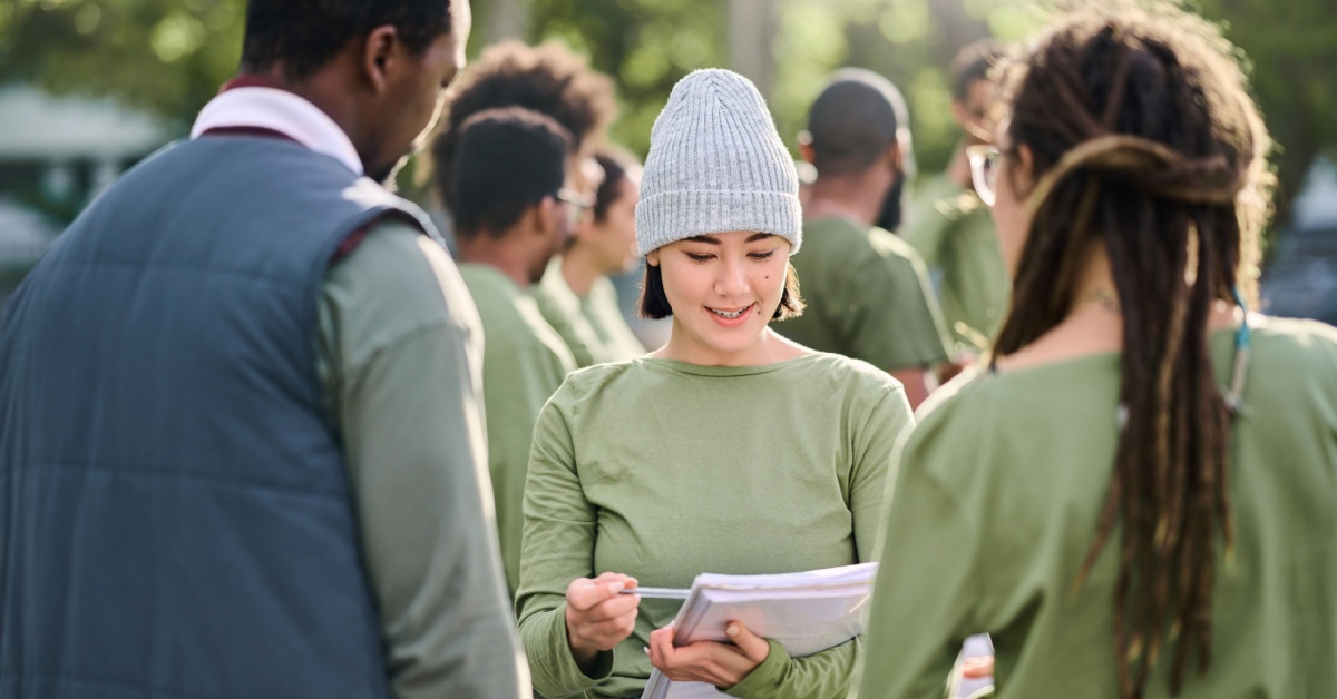 social worker organizing volunteers